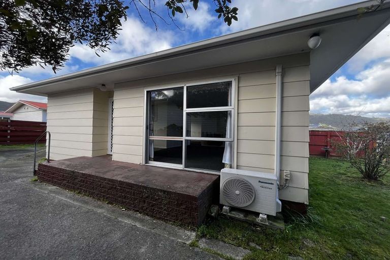 Photo of property in 293a Wellington Road, Wainuiomata, Lower Hutt, 5014