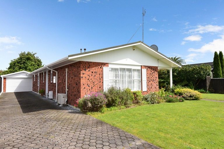 Photo of property in 11 Sandalwood Drive, Dinsdale, Hamilton, 3204