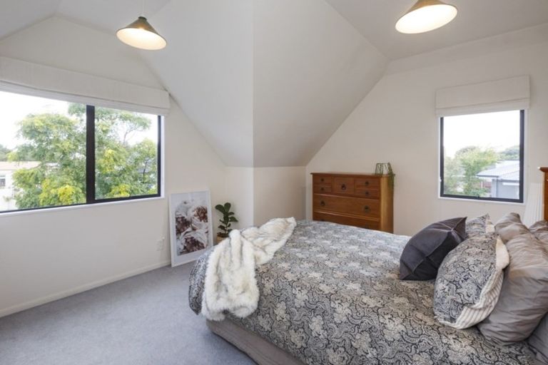 Photo of property in 15a Phoenix Avenue, Hokowhitu, Palmerston North, 4410