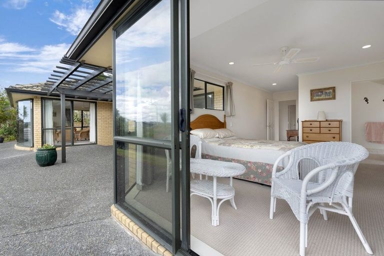 Photo of property in 115 Grovenor Drive, Orewa, 0931