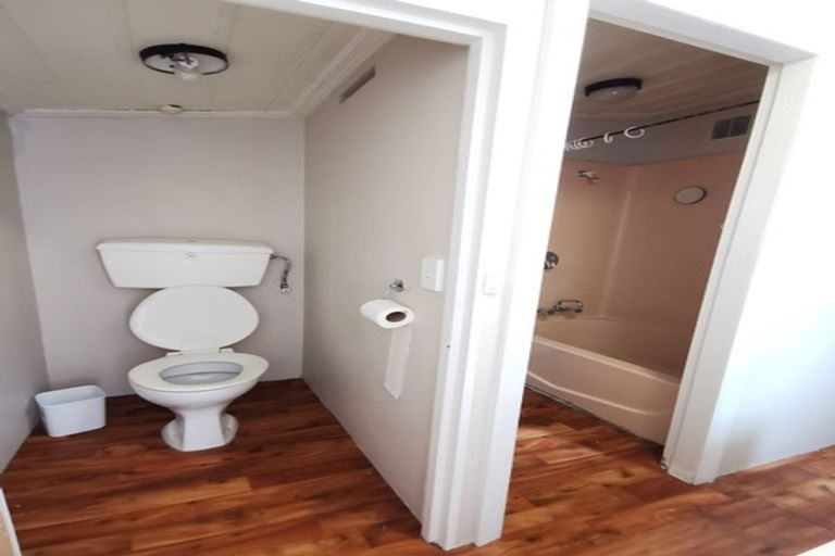 Photo of property in 67 Memorial Avenue, Ilam, Christchurch, 8053