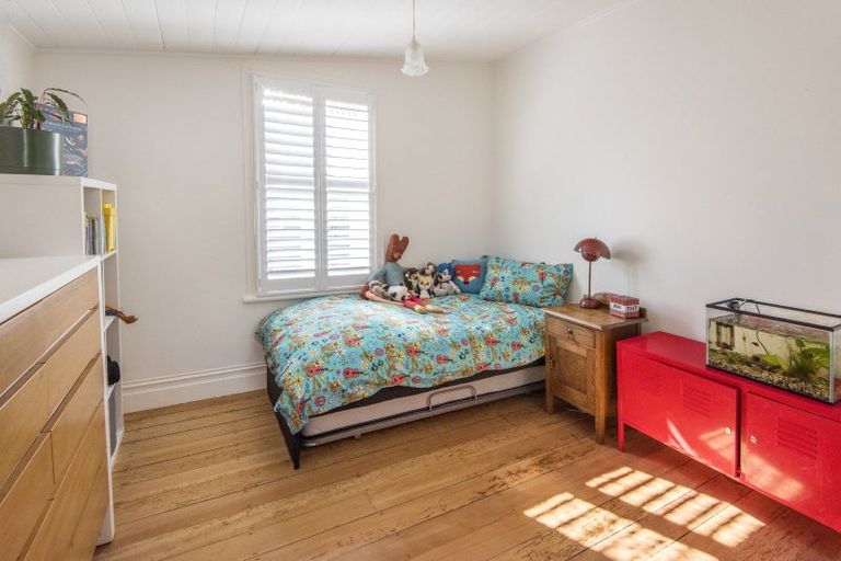 Photo of property in 27 William Bond Street, Stanley Point, Auckland, 0624