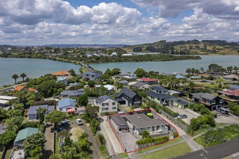 Photo of property in 10 Tahuna Avenue, Raglan, 3225