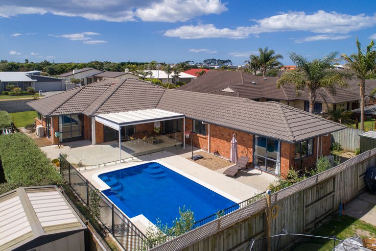 Photo of property in 64 Oriental Parade, Papamoa Beach, Papamoa, 3118
