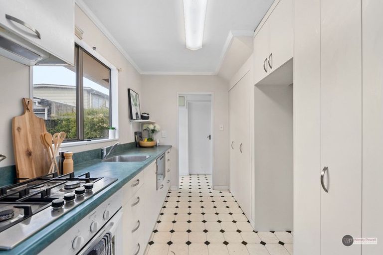 Photo of property in 3/45 Whites Line West, Woburn, Lower Hutt, 5010