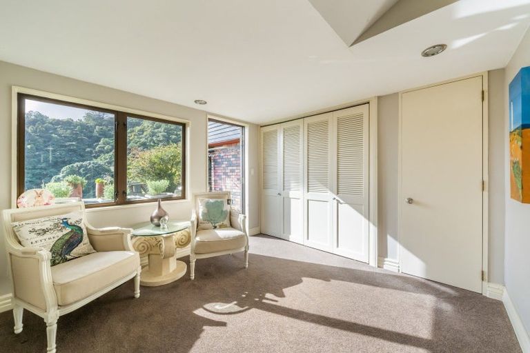 Photo of property in 14 Latham Road, York Bay, Lower Hutt, 5013