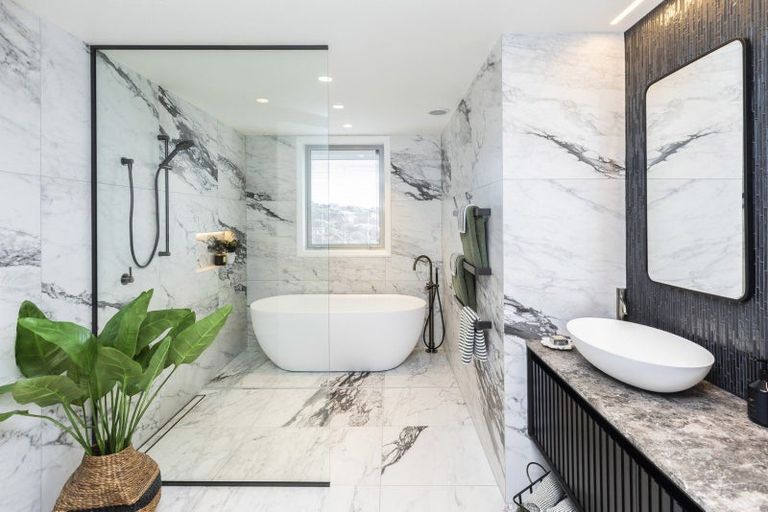 Photo of property in 15 Omeo Crescent, Redcliffs, Christchurch, 8081