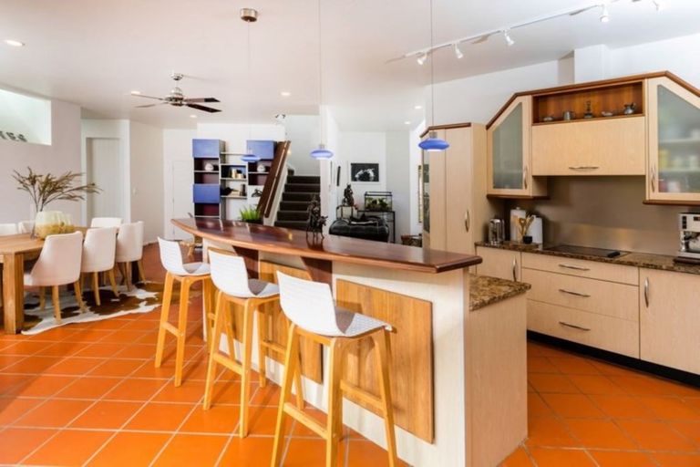 Photo of property in 28 Oakford Park Crescent, Greenhithe, Auckland, 0632