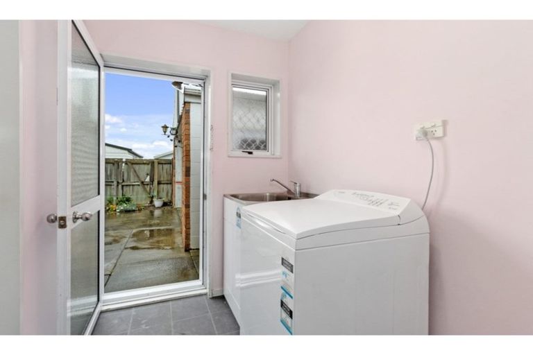 Photo of property in 2/139 Gilberthorpes Road, Hei Hei, Christchurch, 8042