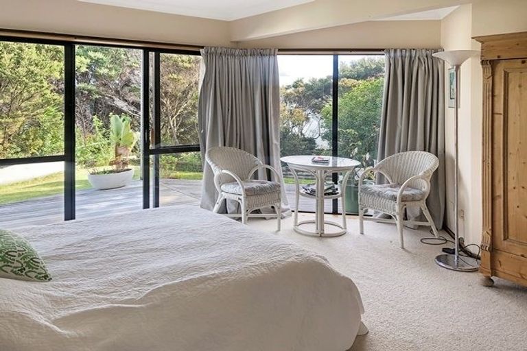 Photo of property in 9 Poaka Place, Beach Haven, Auckland, 0626