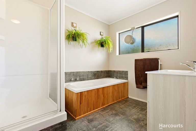 Photo of property in 3 Harbour Crest Drive, Waiuku, 2123