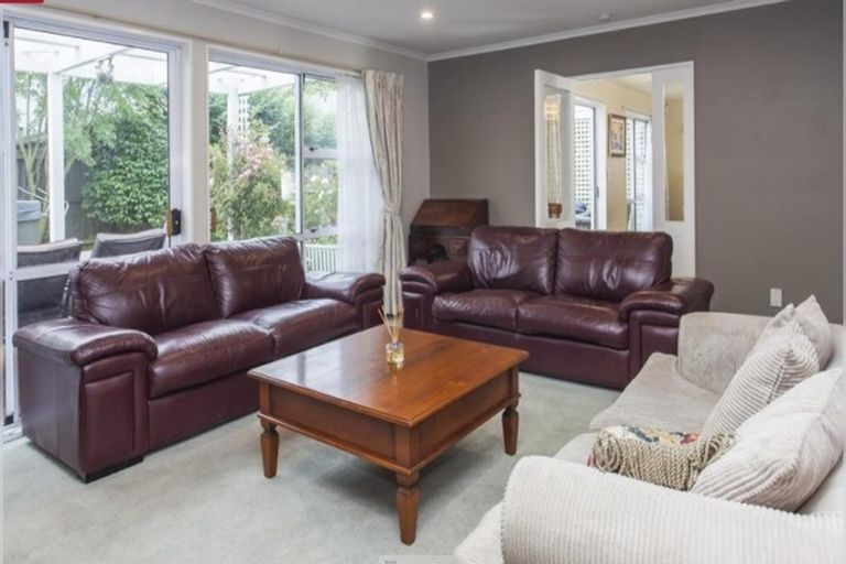 Photo of property in 77 Regency Crescent, Redwood, Christchurch, 8051