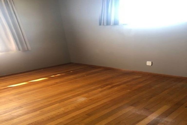 Photo of property in 115 Edgewater Drive, Pakuranga, Auckland, 2010