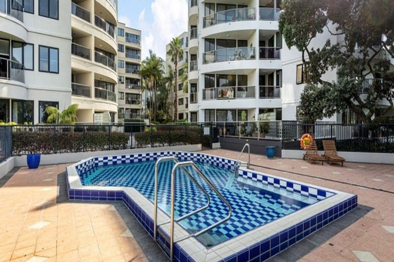 Photo of property in 4g/175 Hurstmere Road, Takapuna, Auckland, 0622