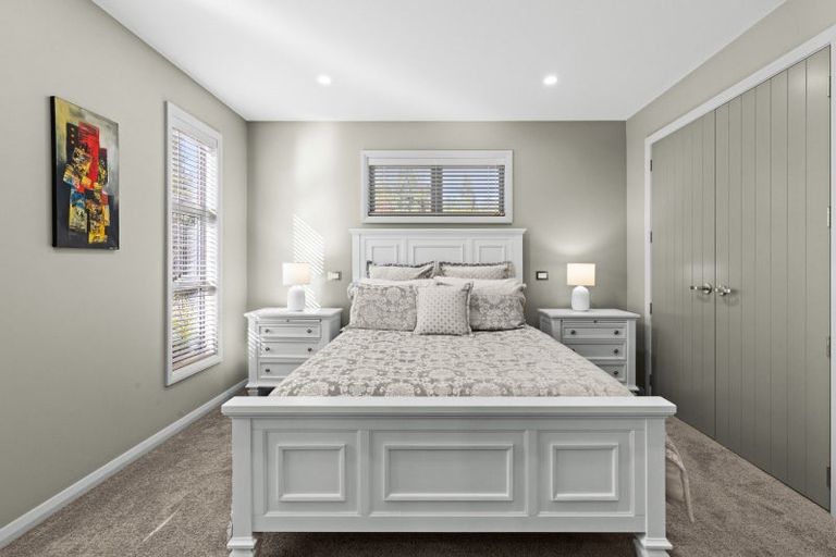 Photo of property in 12 Spur Road, Havelock North, 4130