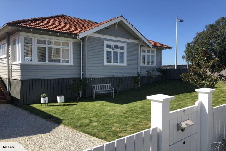 Photo of property in 1 Cochrane Road, Hobsonville, Auckland, 0616