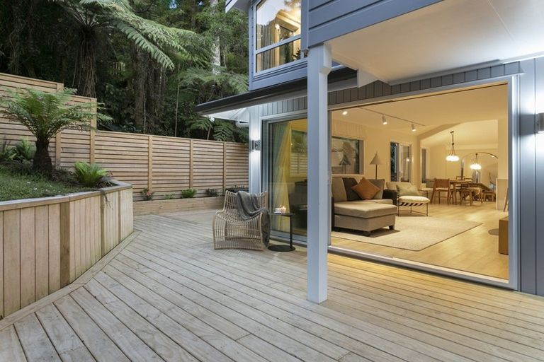 Photo of property in 1/24 Ridgewood Crescent, Birkenhead, Auckland, 0626