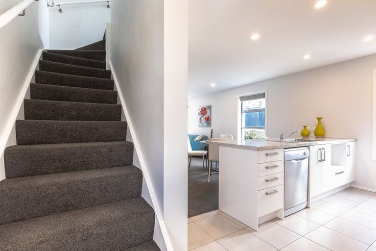 Photo of property in 27a Ranui Terrace, Tawa, Wellington, 5028