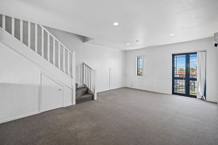 Photo of property in 2/77 Saint George Street, Papatoetoe, Auckland, 2025