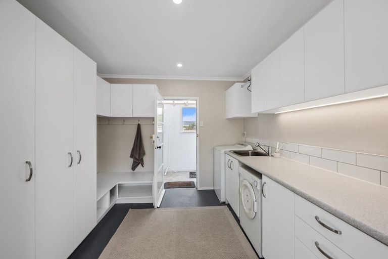 Photo of property in 13 Karaka Street, Helensville, 0800