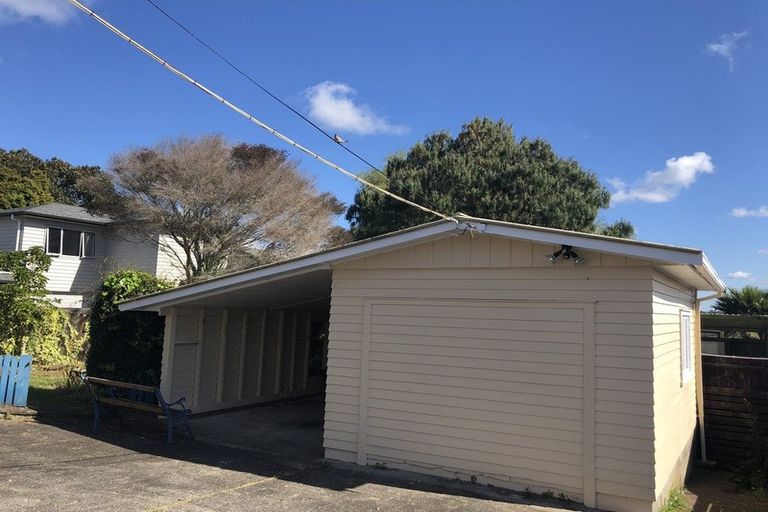 Photo of property in 213 Sturges Road, Henderson, Auckland, 0612