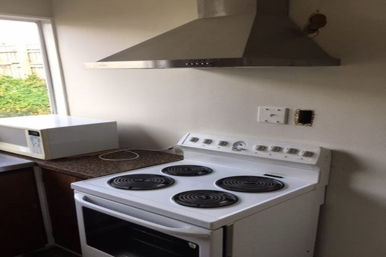 Photo of property in 24b Fitzpatrick Street, Newlands, Wellington, 6037