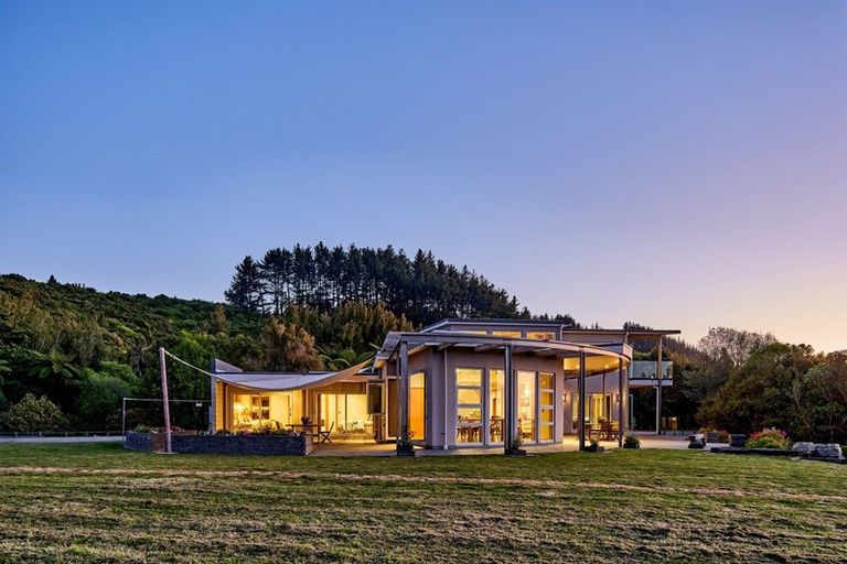 Photo of property in 102 Kuku East Road, Kuku, Levin, 5570