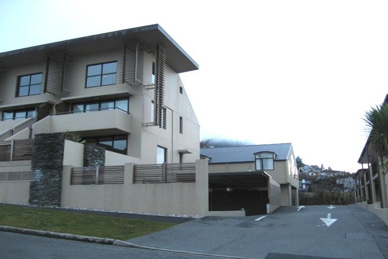 Photo of property in Rahiri Apartments, 7/23 Adelaide Street, Queenstown, 9300