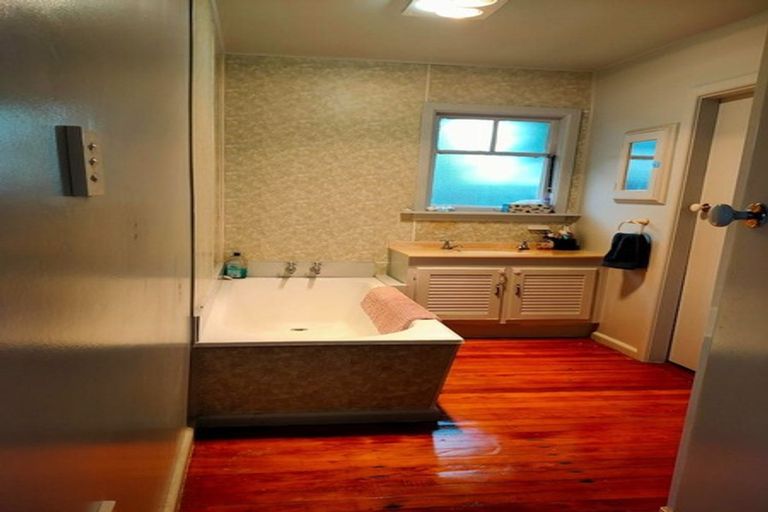 Photo of property in 18 Coniston Avenue, Ilam, Christchurch, 8041