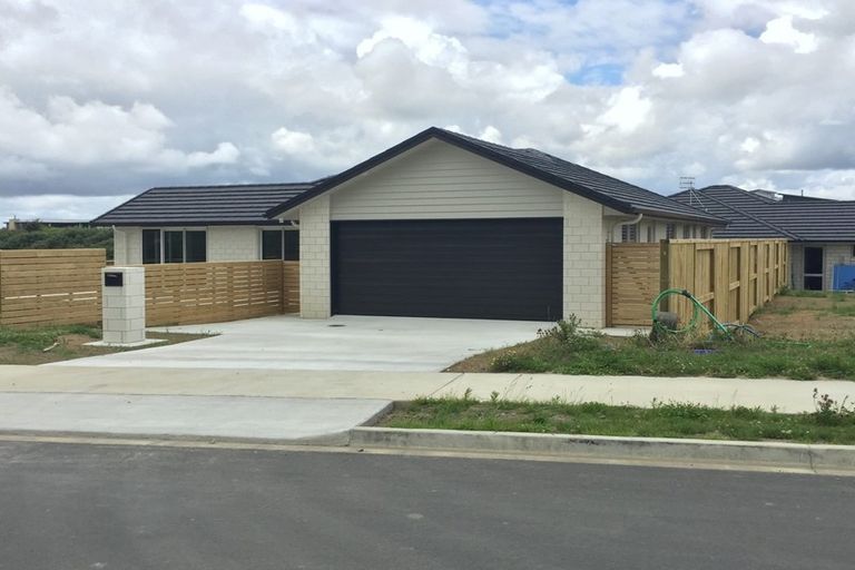 Photo of property in 22 Lakeside Terrace, Omokoroa, 3114