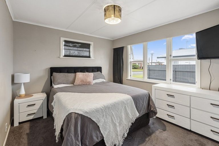 Photo of property in 41 Karaka Crescent, Levin, 5510