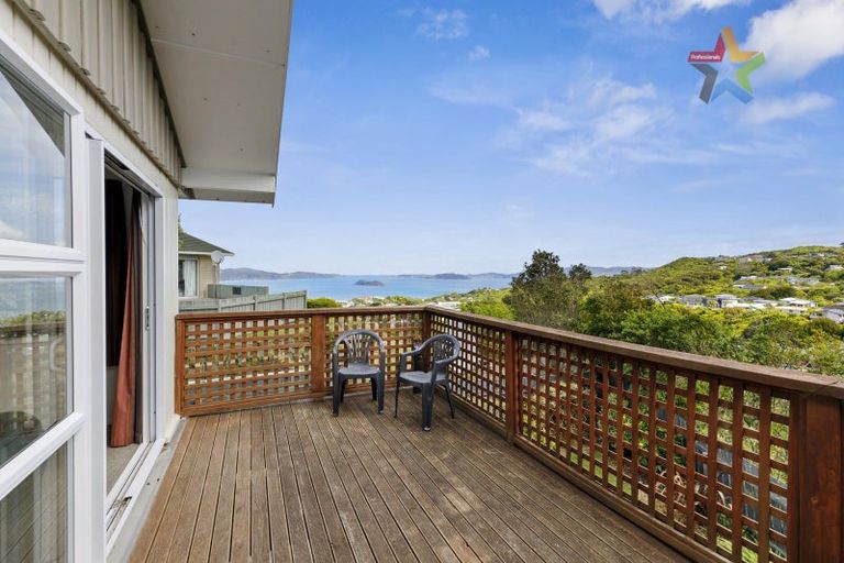 Photo of property in 6 Peach Tree Grove, Maungaraki, Lower Hutt, 5010