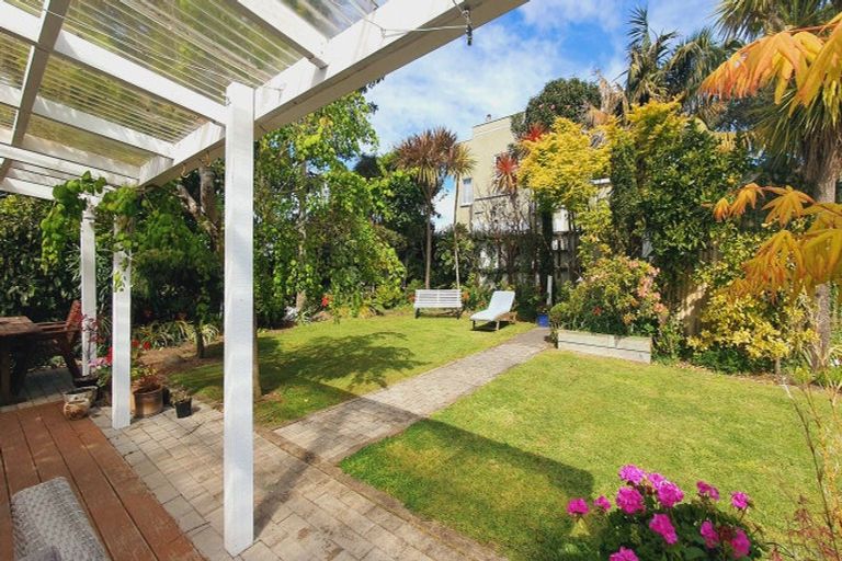 Photo of property in 383 Saint Aubyn Street, Moturoa, New Plymouth, 4310