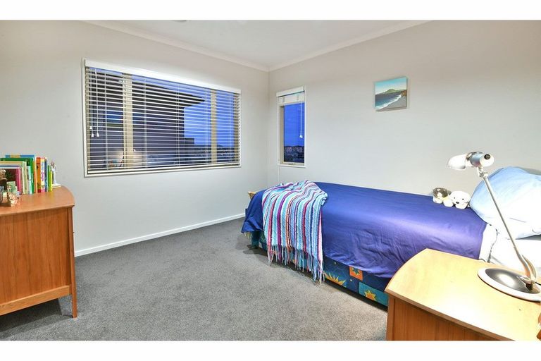 Photo of property in 2/126 Whangaparaoa Road, Red Beach, 0932