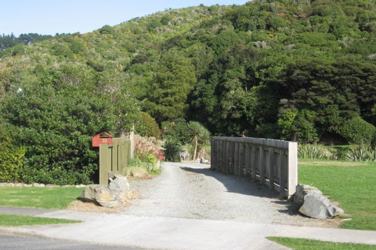 Photo of property in 33 Hookway Grove, Paraparaumu, 5032