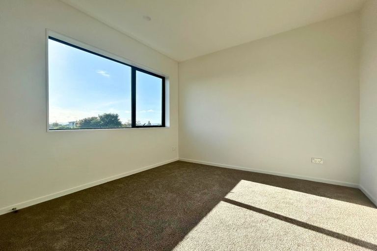 Photo of property in 723b Massey Road, Mangere, Auckland, 2022