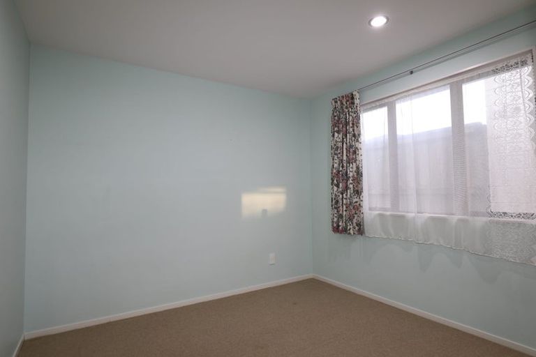 Photo of property in 16 Fiesta Drive, Half Moon Bay, Auckland, 2012