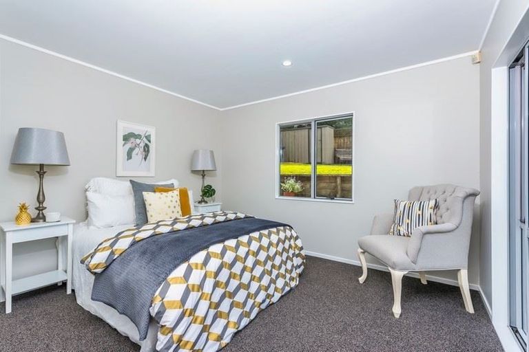 Photo of property in 13 Lagoon Way, West Harbour, Auckland, 0618