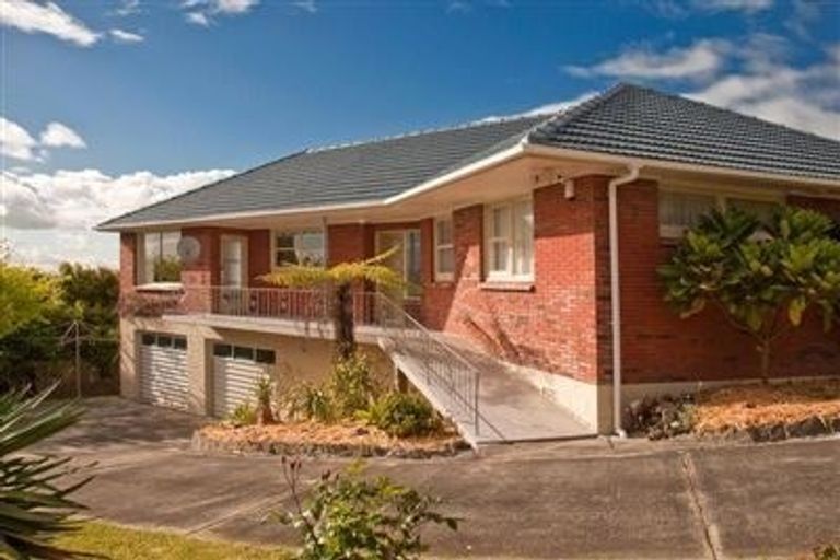 Photo of property in 10 Martin Crescent, Northcote, Auckland, 0627
