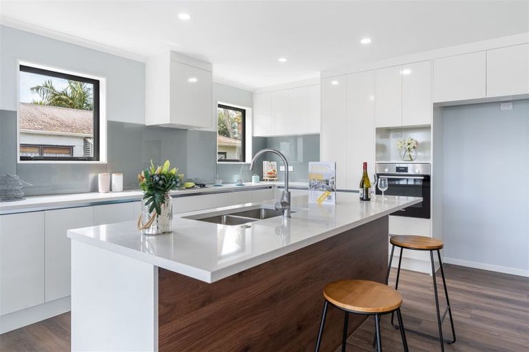 Photo of property in 18a Orams Road, Hillpark, Auckland, 2102