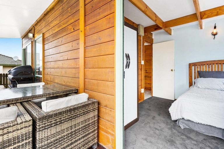 Photo of property in 9a Madigan Place, Glendene, Auckland, 0602