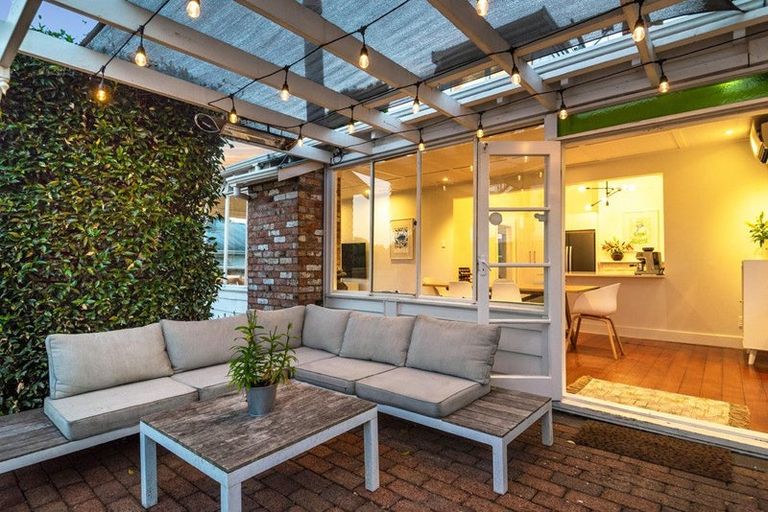 Photo of property in 1/157 Glenfield Road, Hillcrest, Auckland, 0626