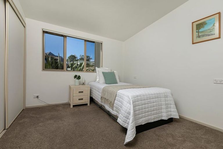 Photo of property in 1/34 Waipuia Place, Greenhithe, Auckland, 0632