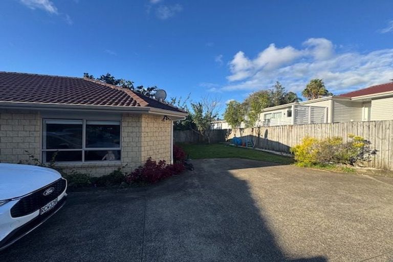 Photo of property in 28a Kingdale Road, Henderson, Auckland, 0610