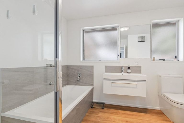 Photo of property in 2/11 Farnborough Street, Aranui, Christchurch, 8061