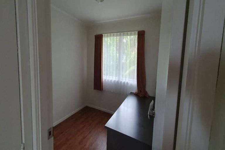 Photo of property in 13 Vina Place, Massey, Auckland, 0614