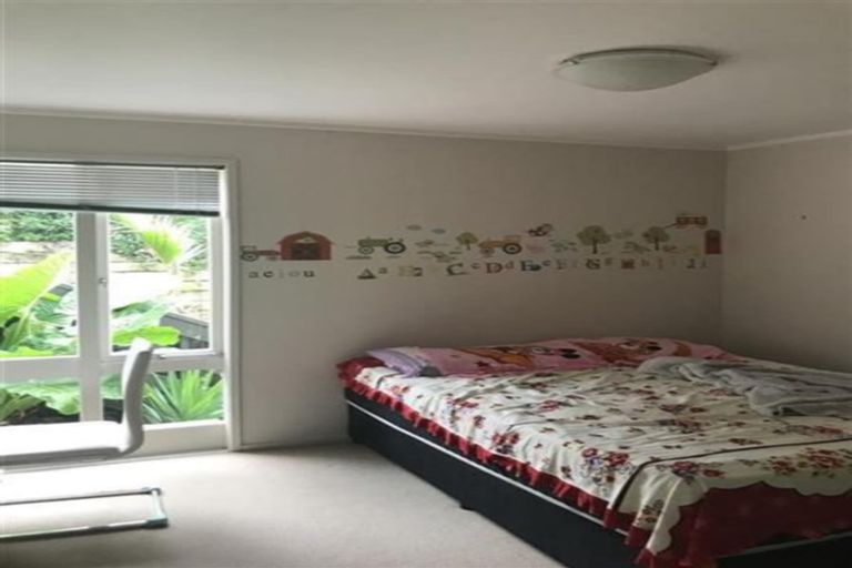 Photo of property in 6 Anchor Place, Beach Haven, Auckland, 0626