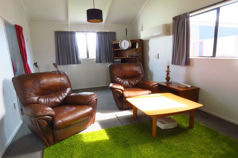 Photo of property in 16 Hunter Street, Westport, 7825