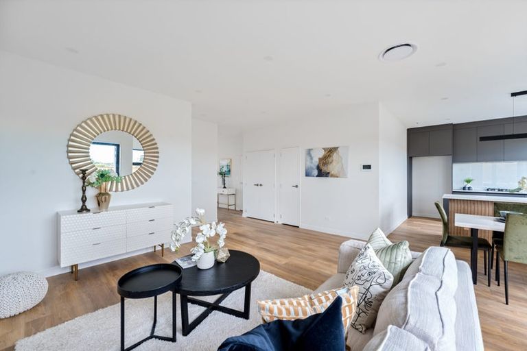 Photo of property in 46 Taipahitini Road, Rosehill, 2113