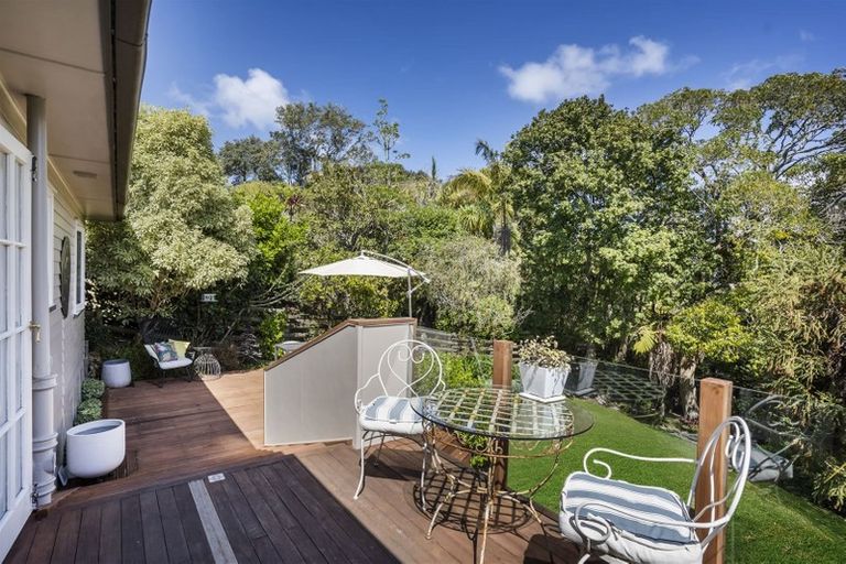 Photo of property in 40 Tiri Tiri Road, Birkdale, Auckland, 0626